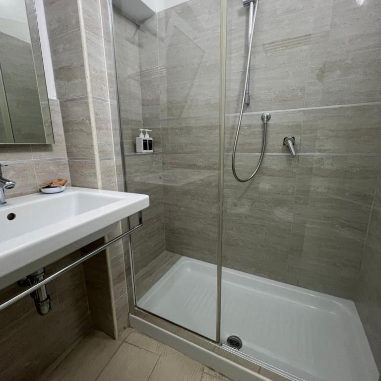 Elamar Rooms & Apartment - Camera Matrimoniale con Balcone - 4