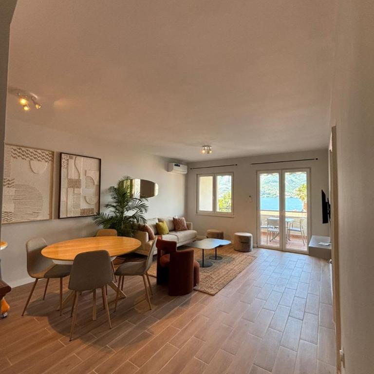 Amazing 2 BR Retreat with Kotor Bay View - Apartment - 5