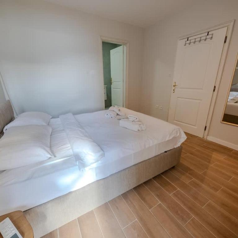 Amazing 2 BR Retreat with Kotor Bay View - Apartment - 22
