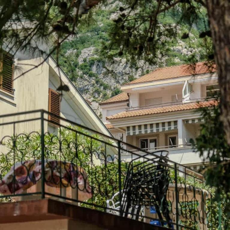 Amazing 2 BR Retreat with Kotor Bay View - Apartman - 42