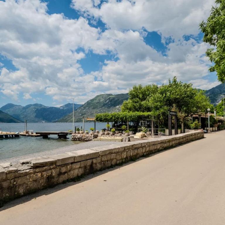 Amazing 2 BR Retreat with Kotor Bay View - Apartment - 55