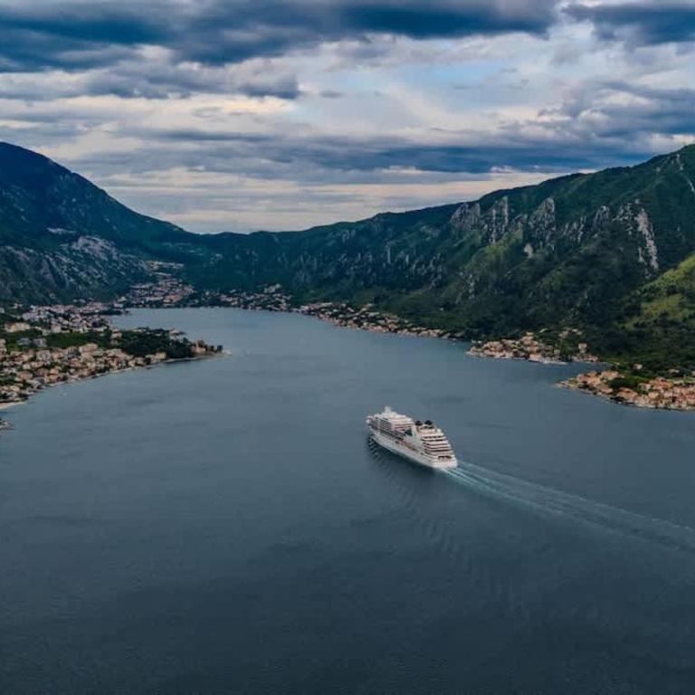Amazing 2 BR Retreat with Kotor Bay View - Apartment - 58