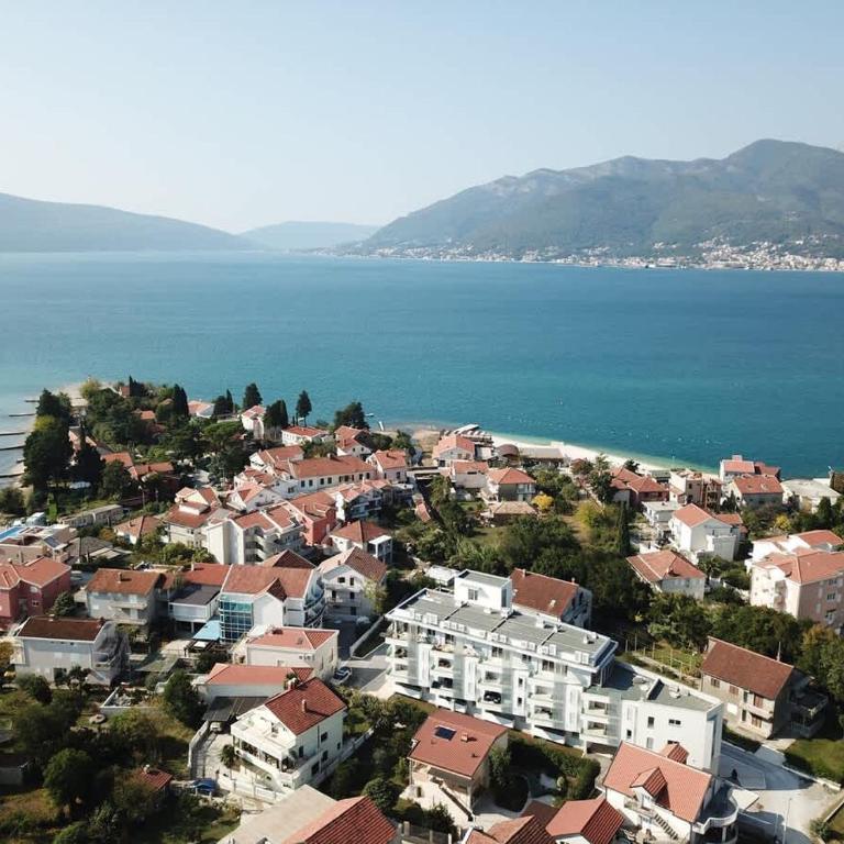 1bd Blue Paradise Apt in Tivat Center - Apartment - 26