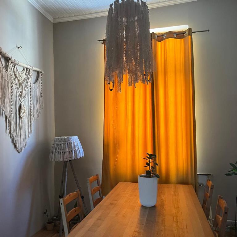 Golden Crib - One-Bedroom Apartment - 3