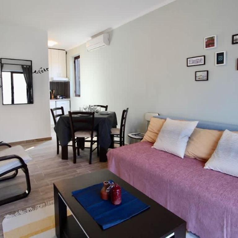 1bd Waterfront Apt w Perast Views - Apartment - 10