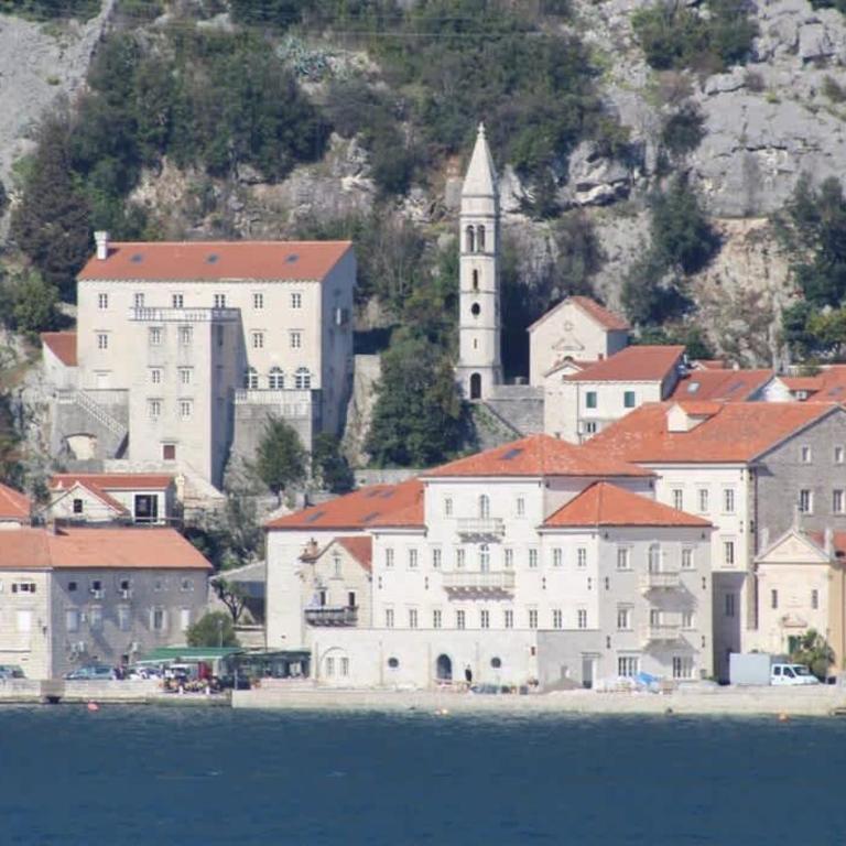1bd Waterfront Apt w Perast Views - Apartment - 26