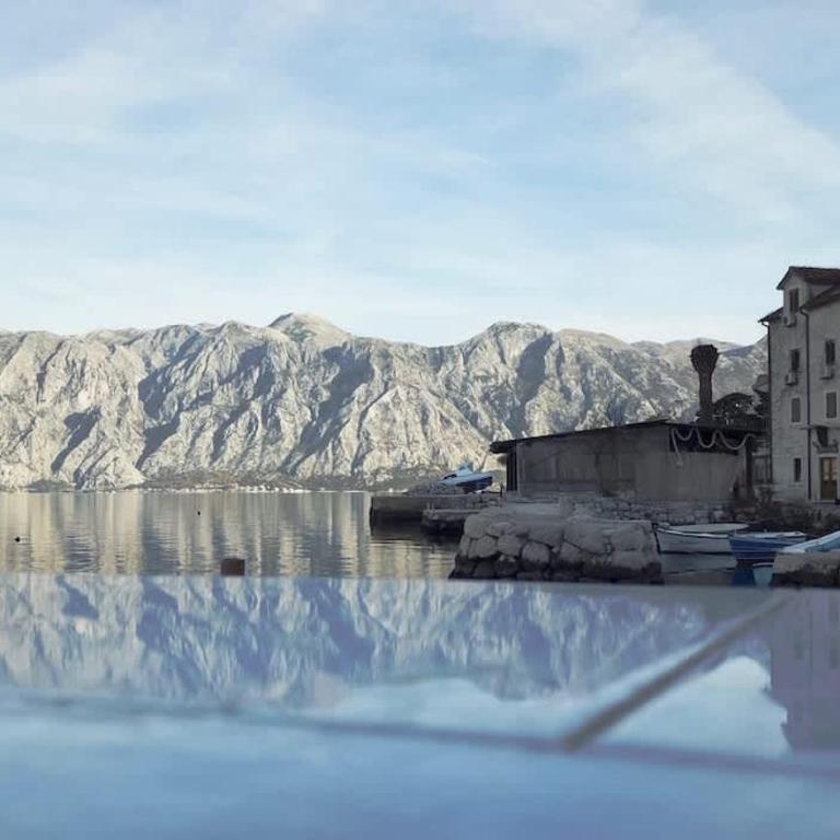 1bd Waterfront Apt w Perast Views - Apartment - 30
