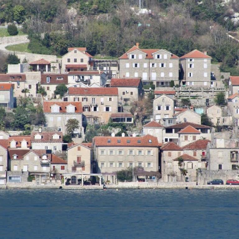1bd Waterfront Apt w Perast Views - Apartment - 27