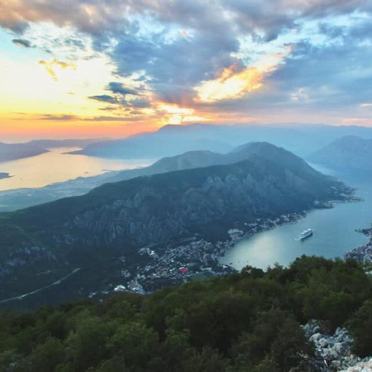 1bd Waterfront Apt w Perast Views - Apartment - 43