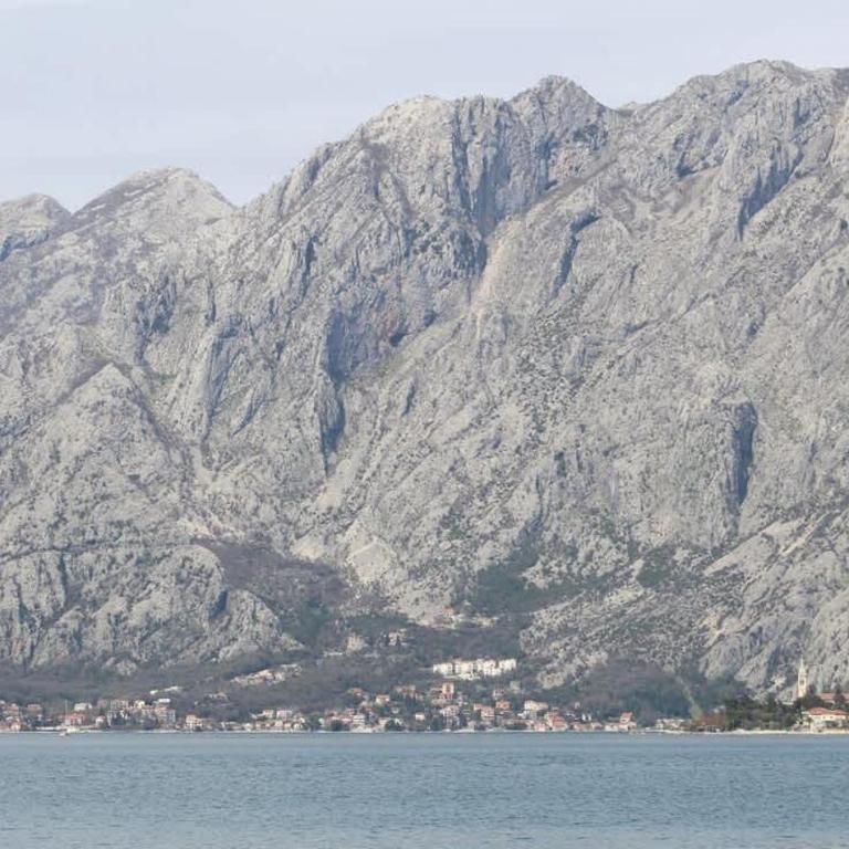 1bd Waterfront Apt w Perast Views - Apartment - 54