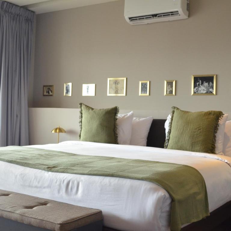 Colony Residences & Suites - King Suite - 1