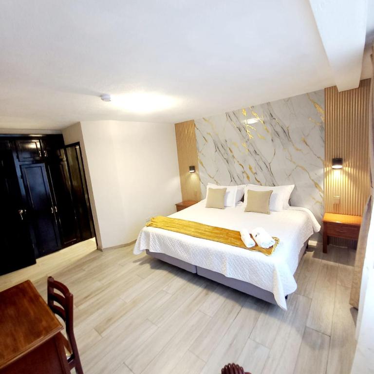 Royal Ruiz - Queen Suite - 1