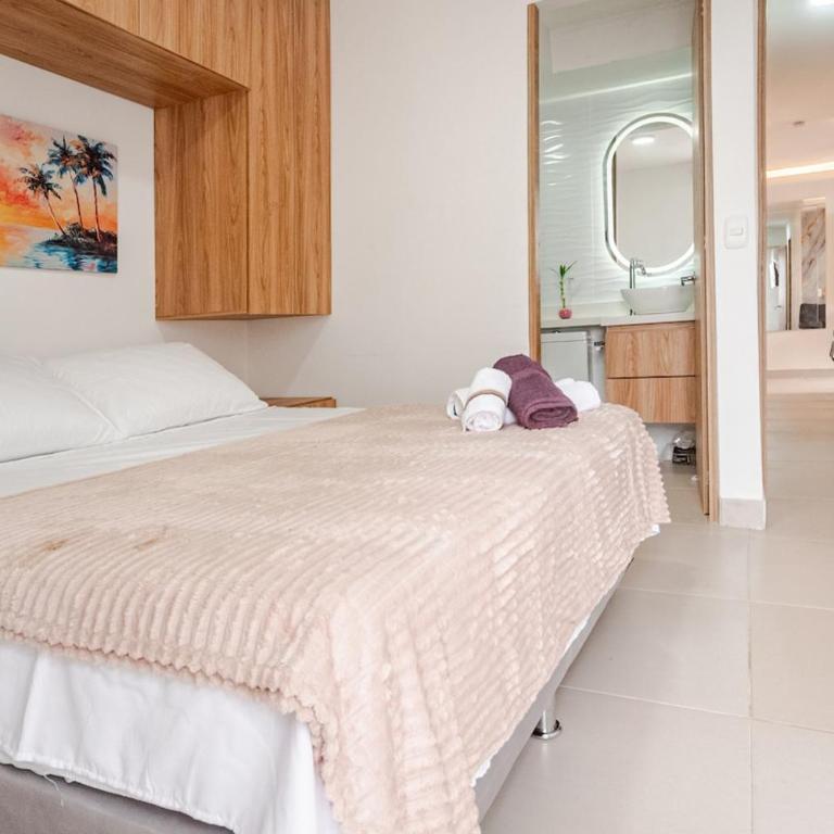 Apto Luxury Cartagena 7 minutos a pie de la playa - Three-Bedroom Apartment - 6