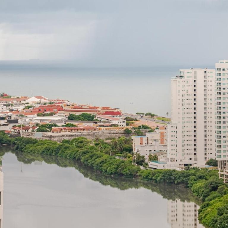 Apto Luxury Cartagena 7 minutos a pie de la playa - Three-Bedroom Apartment - 44