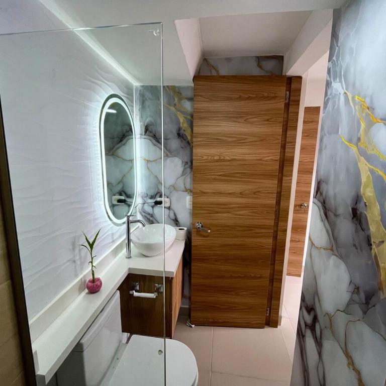 Apto Luxury Cartagena 7 minutos a pie de la playa - Three-Bedroom Apartment - 11