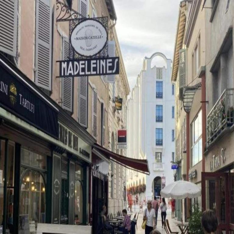 Charming town centre house with garden - Maison de Vacances 1 Chambre - 30
