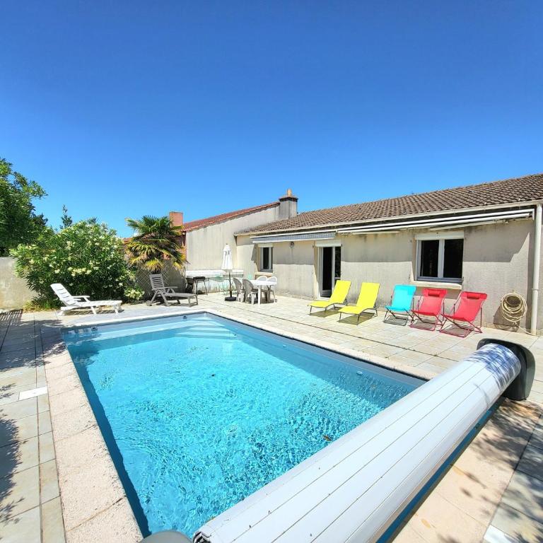 AGREABLE MAISON 2 CHAMBRES AVEC PISICINE ET STATIONNEMENT DANS UN QUARTIER CALME - FR-1-92-947 - Maison de Vacances - 1