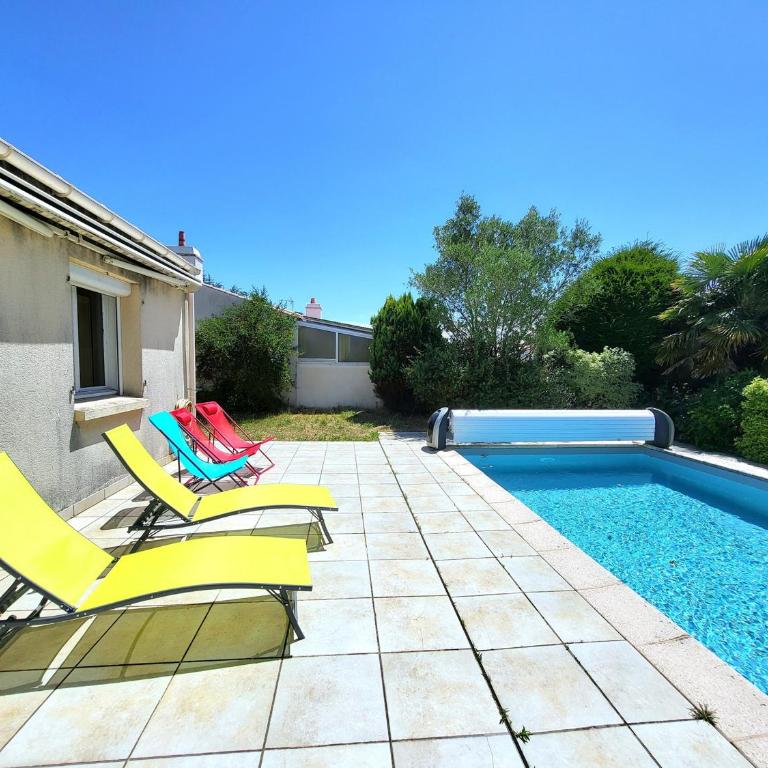 AGREABLE MAISON 2 CHAMBRES AVEC PISICINE ET STATIONNEMENT DANS UN QUARTIER CALME - FR-1-92-947 - Maison de Vacances - 13
