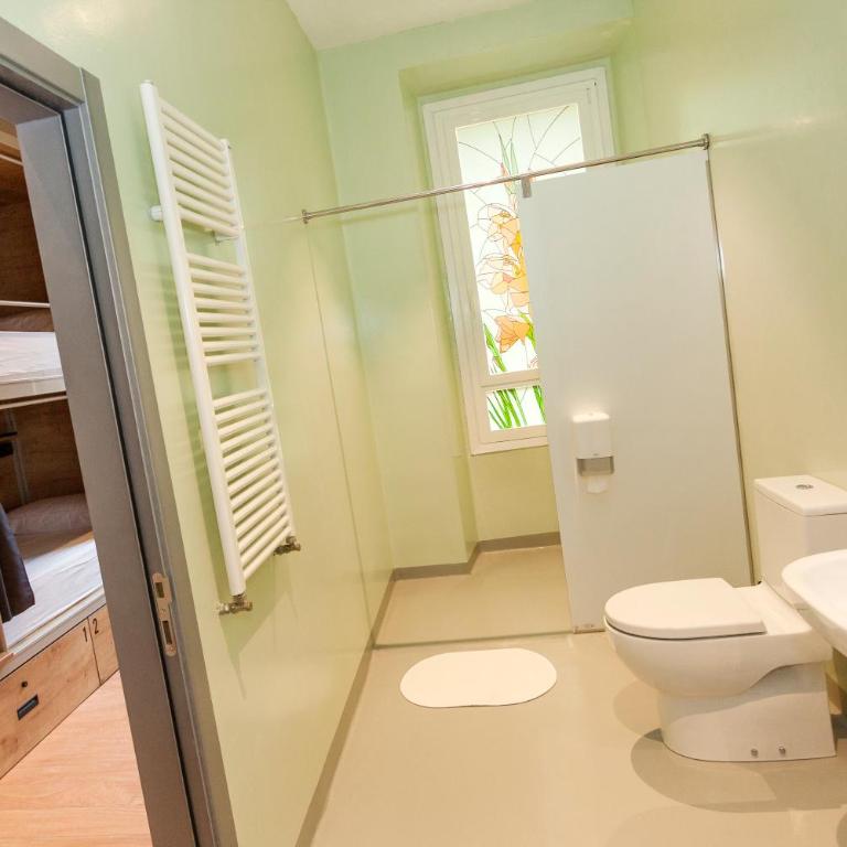 A Room In The City Hostel - Habitación con baño privado - 6 camas - 3