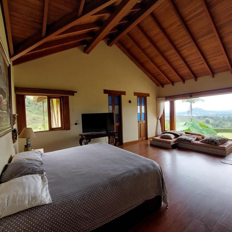 Casa de Campo, La Suiza in La Ceja, Antioquia - Casa de 5 dormitorios - 17
