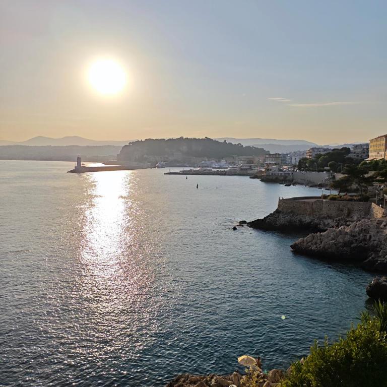 3P 72m2 Climatisé Vue exceptionnelle Cathédrale St Nicolas et Mer - Appartement 2 Chambres Deluxe avec Balcon - 3