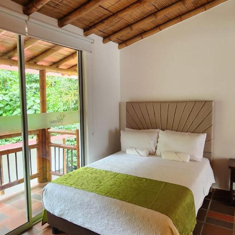 Hotel y termales Las Heliconias - Standard Quadruple Room - 2
