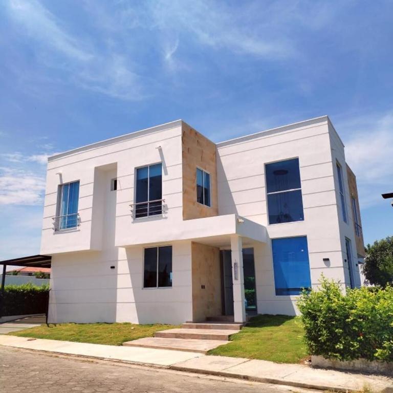 Linda y moderna casa de descanso - Five-Bedroom House - 3