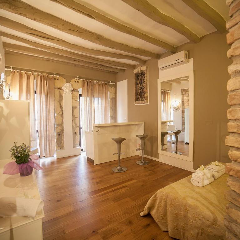 Oisife Apartments - Deluxe Studio - 2