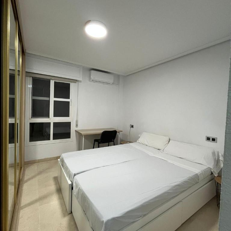 Mediterráneo Playa, a 3min del mar y con aire acondicionado - Apartamento de 4 dormitorios con balcón - 26