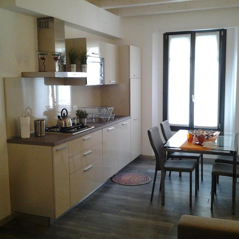 Como Via Carcano 13 - Appartamento con 2 Camere da Letto - 20