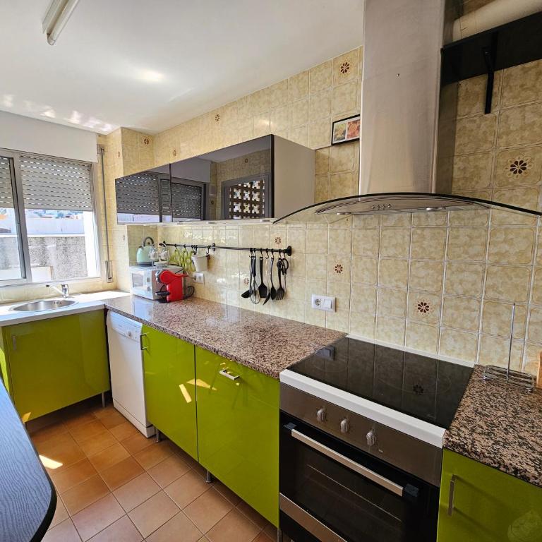 Amplio y luminoso apartamento con terraza a 5 min del mar - Three-Bedroom Apartment with View - 10
