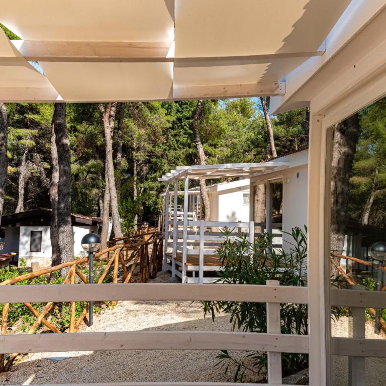 Villaggio Camping Punta Lunga - Bungalow con 2 Camere da Letto - 5