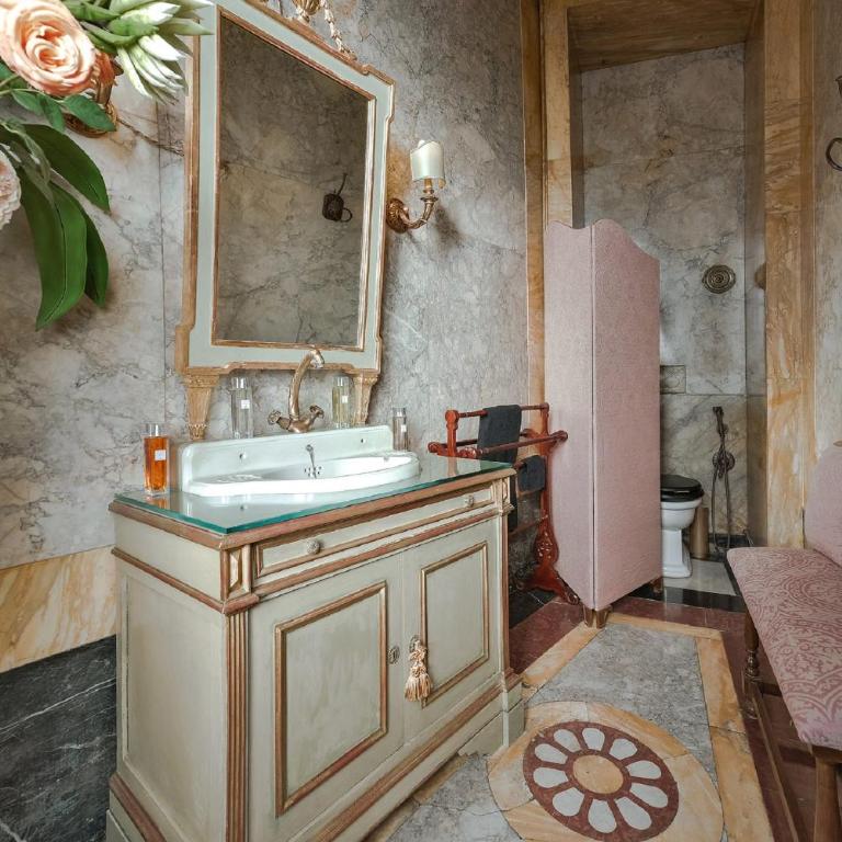 Residenze d'Epoca Palazzo Coli Bizzarrini - Imperial Suite - 17