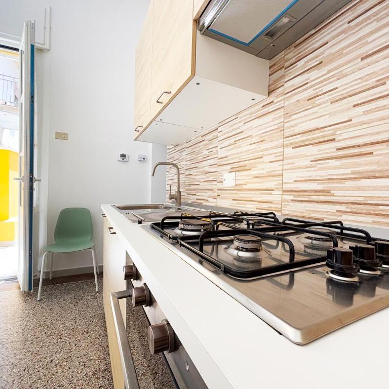 Domus Mazzini Pisa Centro - 6 Ospiti, 2 Bagni, 3 Camere, Patio Privato - 5 minuti dalla Stazione Treni - Appartamento con 3 Camere da Letto - 14