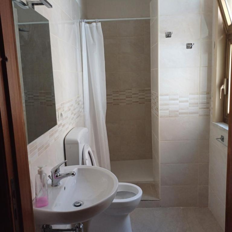 Welcoming Apartment - Appartamento con 2 Camere da Letto - 12