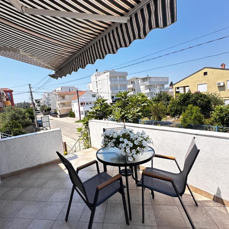Apartmani Medovic - Trokrevetna Soba sa Balkonom - 1