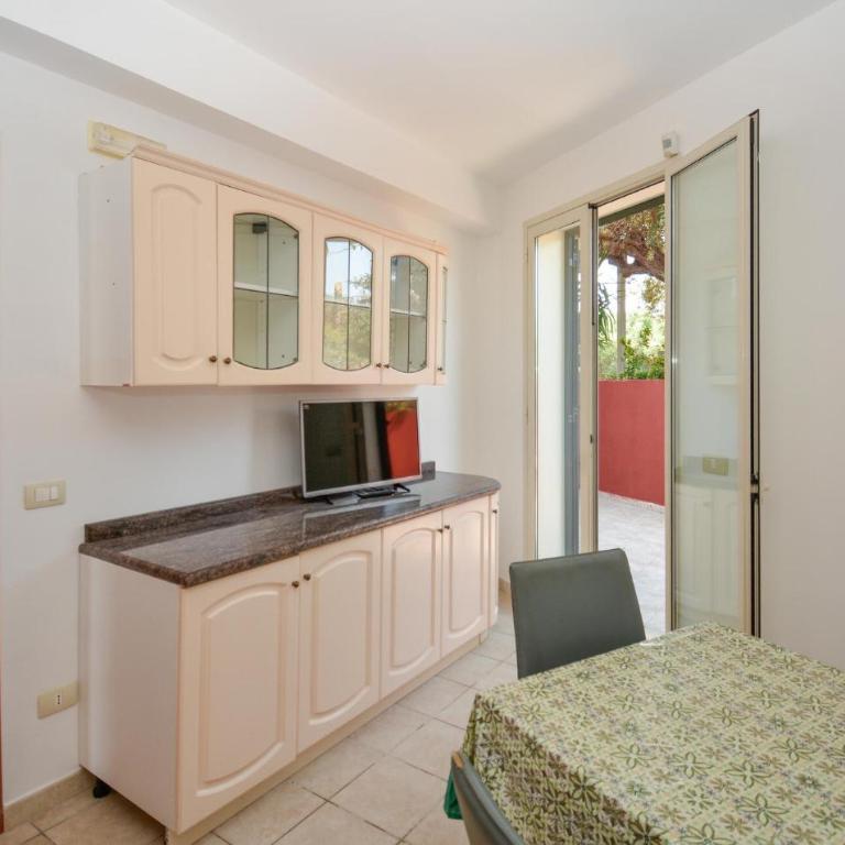 Stunning Home In Santa Maria Del Focall - Ferienhaus mit 2 Schlafzimmern - 5
