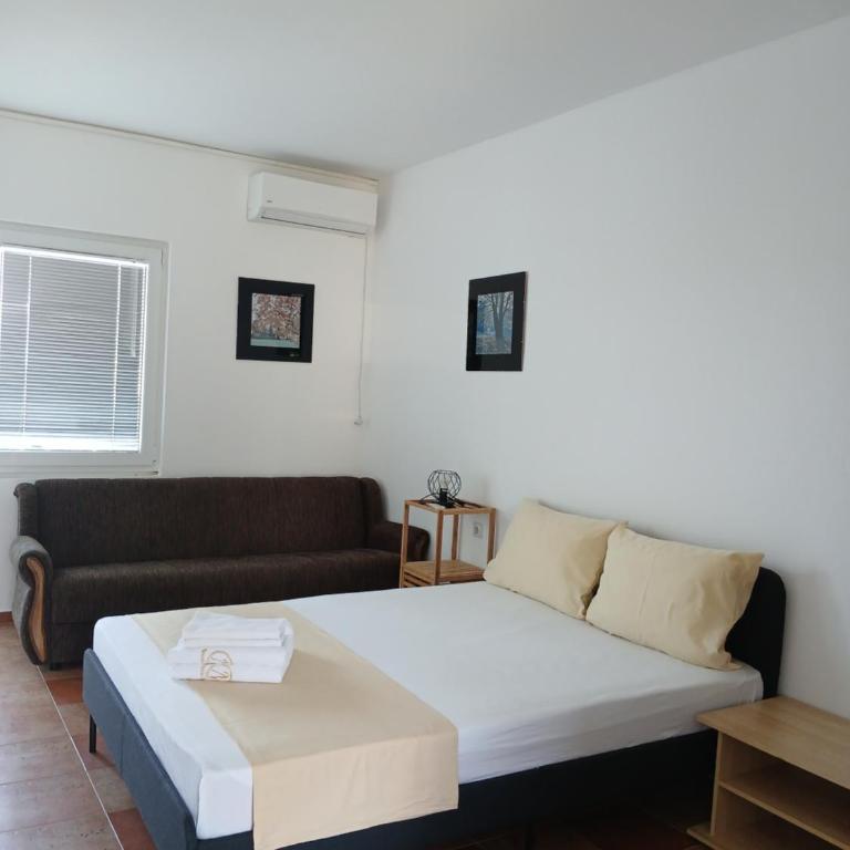 Apartments Vila Kurtagic - Apartment with Terrace - 7