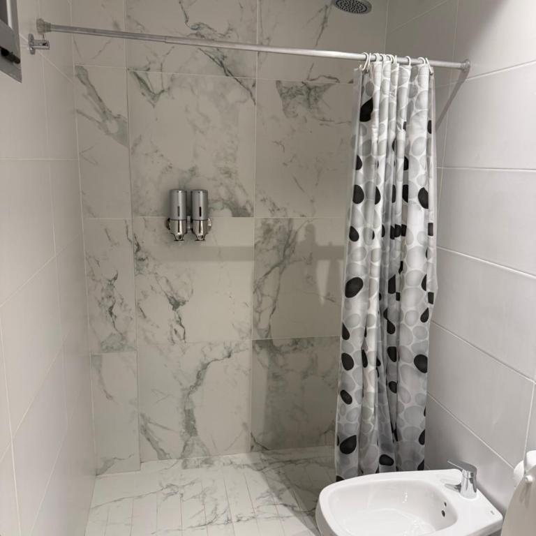 Monoambiente , excelente ubicacion , cercano a Hospitales Y principales Universidades, OPCIONAL COCHERA - Apartamento de 2 dormitorios - 39
