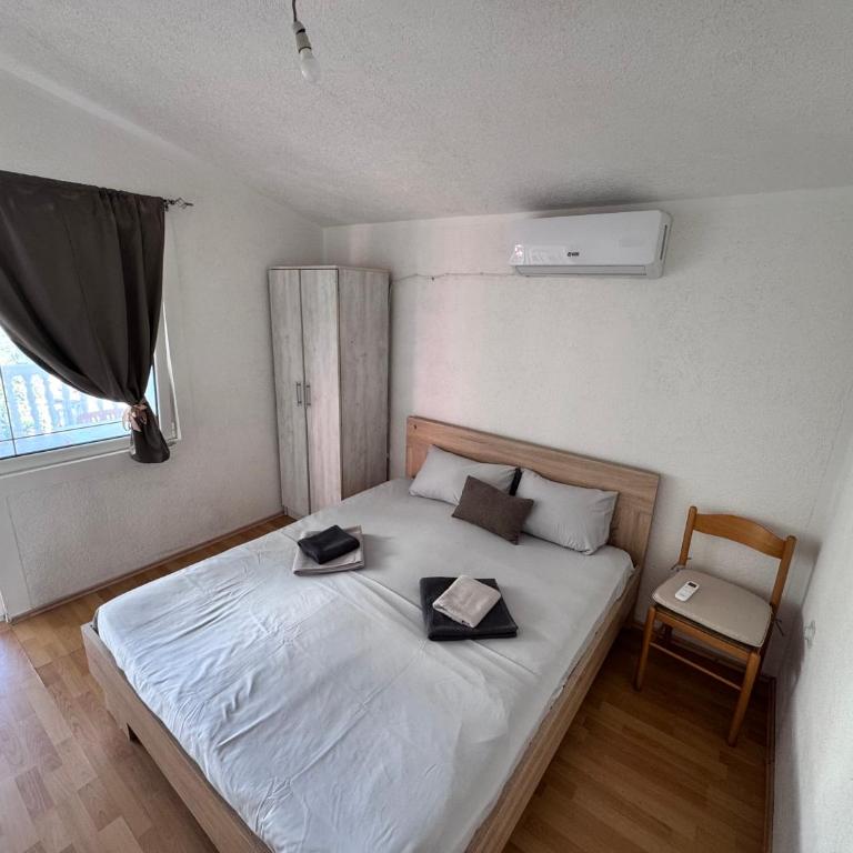 Mon - One-Bedroom Apartment - 10