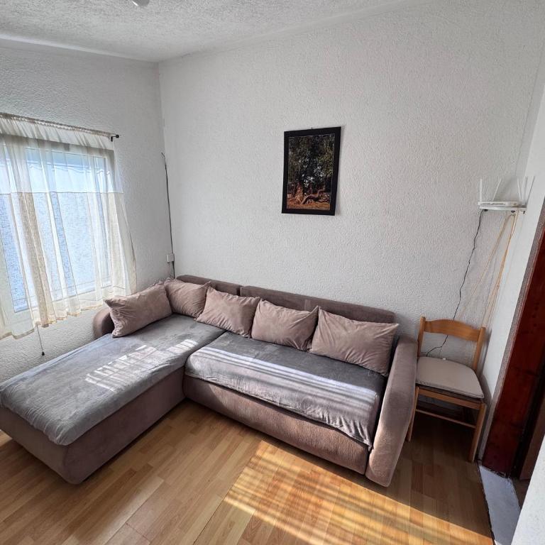 Mon - One-Bedroom Apartment - 6