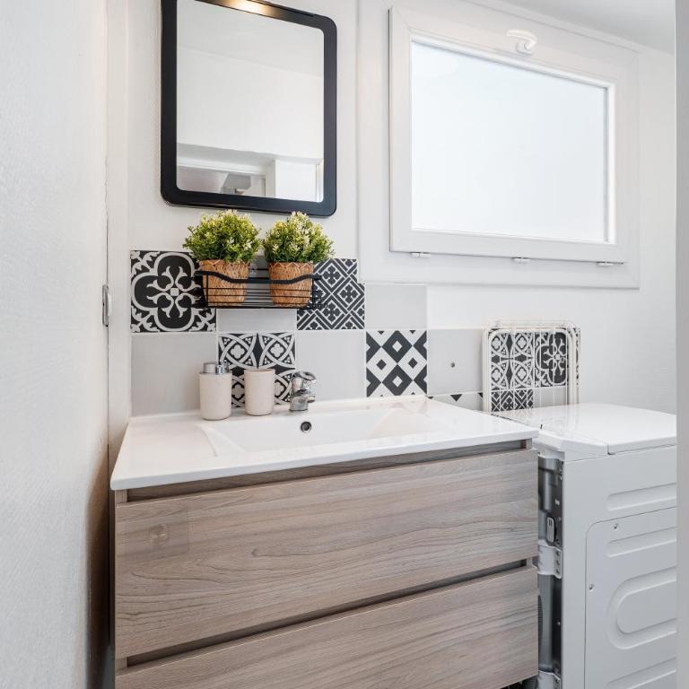Nice Renting - 35b MASSENA - Chic Cosy Calm Balcony Massena Pedestrian Heart - Appartement 1 Chambre - 12