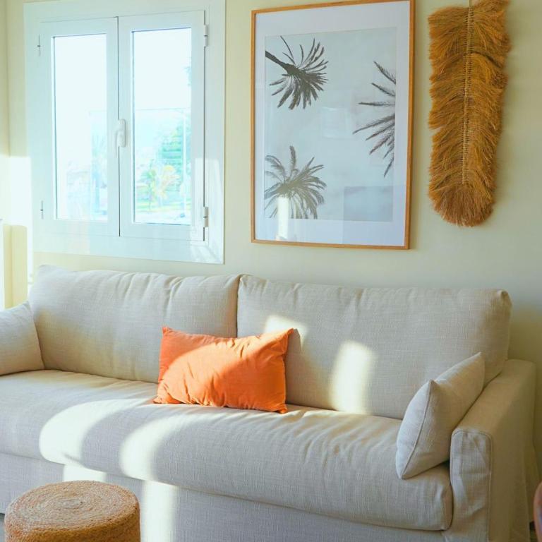 Central & Stylish Beach Flat - Three-Bedroom Apartment - 31