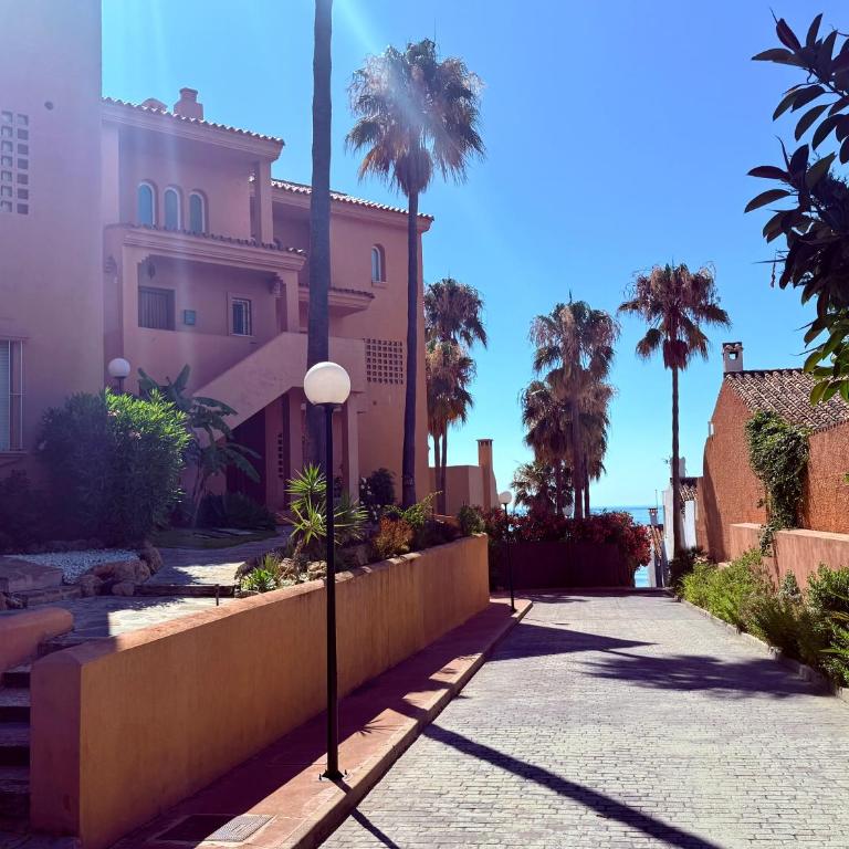 No10 - Beachfront Estepona close to port, 2 bedroom, 2 bathroom, sleeps 5 - Apartamento Familiar de 2 dormitorios con vistas - 23