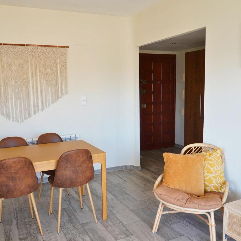 Central & Stylish Beach Flat - Three-Bedroom Apartment - 33