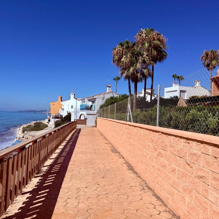 No1 - Beachfront Estepona, close to port, 2 bedroom, 2 bathroom, sleeps 5 - Apartamento Familiar de 2 dormitorios con vistas - 20
