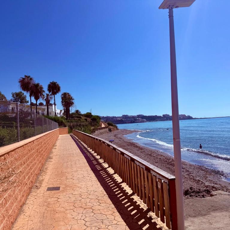 No1 - Beachfront Estepona, close to port, 2 bedroom, 2 bathroom, sleeps 5 - Apartamento Familiar de 2 dormitorios con vistas - 19