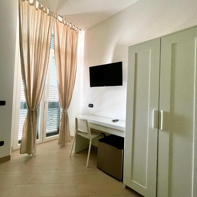 Arthea Guest House - Camera Tripla con Balcone - 5