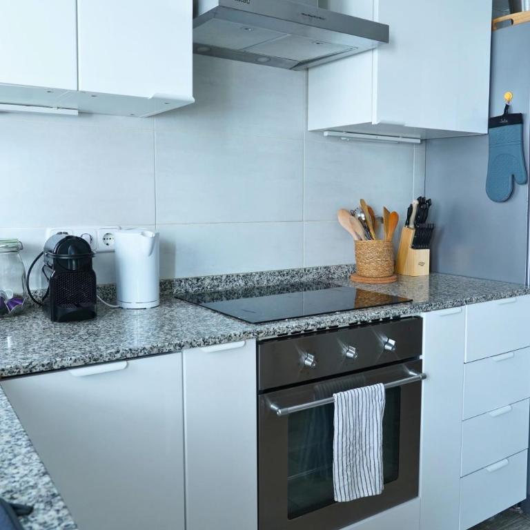 Central & Stylish Beach Flat - Three-Bedroom Apartment - 2