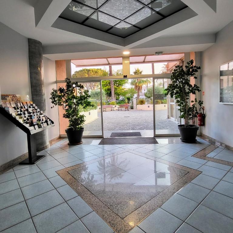 Beau T2 à Golfe-Juan vue piscines parc tropical Résidence du Golf proches plages - Apartment mit 1 Schlafzimmer - 14